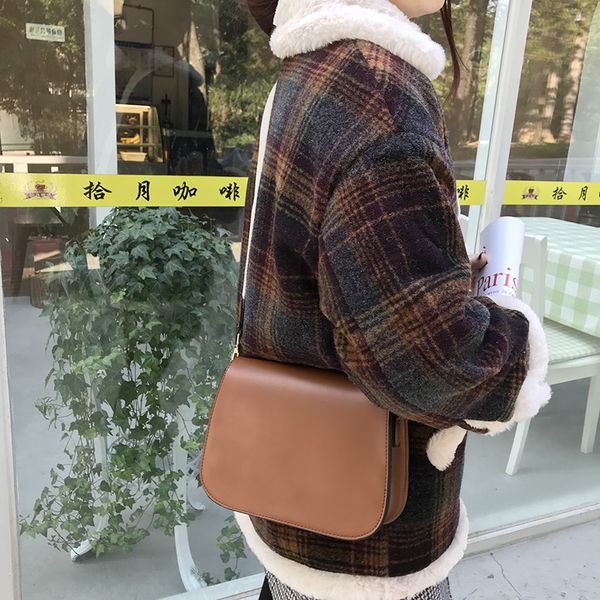 

2020 новый ретро простой сплошной цвет флип две маленькие квадратные сумки с одним плечом сумка посыльного