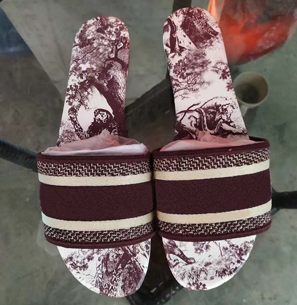 

2020superior quality new luxury designer beach slippers embroidery letters various colors sandals leather sole ladies princetown slippers, Black