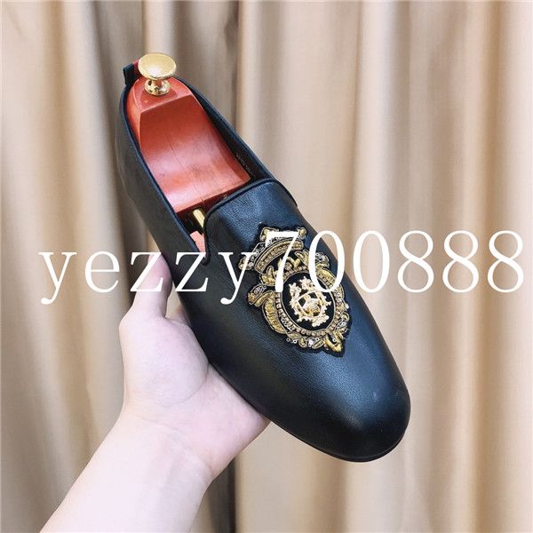 

with wallet) 2020 new high-quality luxury casual shoes, luxury embroidered men's loafers, lazy shoes with a pedal, fashion wild fdzhlz, Black;red