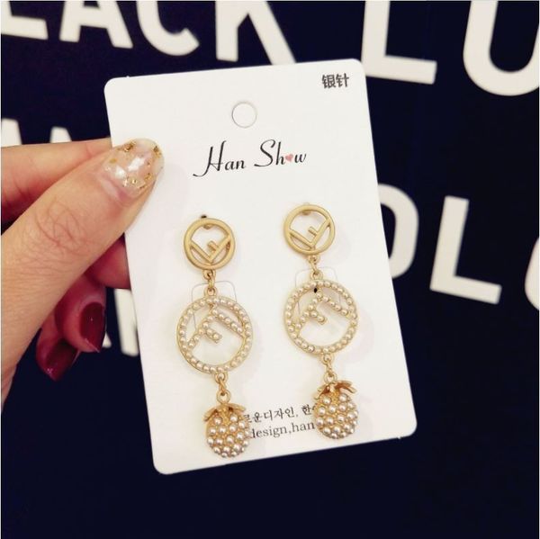 

2020 designer korea dongdaemun fashion sweet pearl letter earrings lady temperament trendy net red star the same earrings, Silver