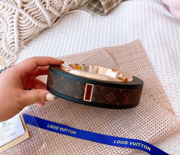 

дизайнер набор сигарет высокого качество пепельница дизайнерская марка пепельница 2020 новых мужчин 5a курящих комплект с коробкой, White