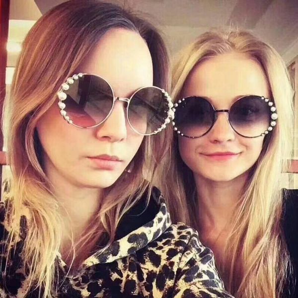 

Women's Circular Fashion Sunglasses Trendy Character Pearl Decorated Sunglasses Metal Frame Full Frame Vintage Sunglasses S9045, White;black