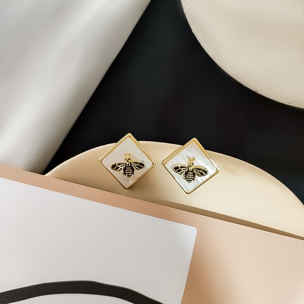 

2019 korea new design fashion jewelry simple square shell earrings personality design bee earrings for women gift, Golden;silver