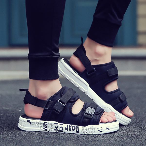 

Черные модные пляжные тапочки панк-стиль унисекс мужчины скрепы пряжки женские л