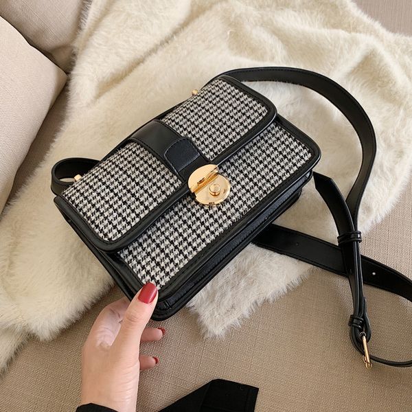 

vintage england baguette bag shoulder bag 2019 new woolen stitching wild messenger handbag wide shoulder strap underarm