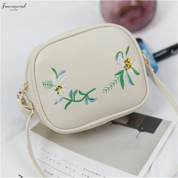 

the same paragraph female bag 2020 new flower embroidery diagonal small square bag european and american fashion shoulder bag