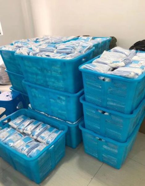 

in stock disposable mask 50pcs / box with fine english paper box retail packaging ce certification, 3layer fusible certificate complete