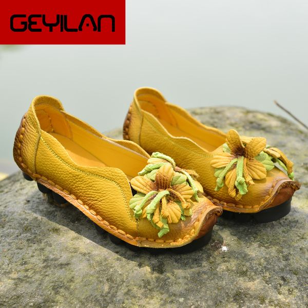 

2019 new autumn flowers handmade shoes women's floral soft flat bottom shoes casual moccasins retro women genuine leather, Black