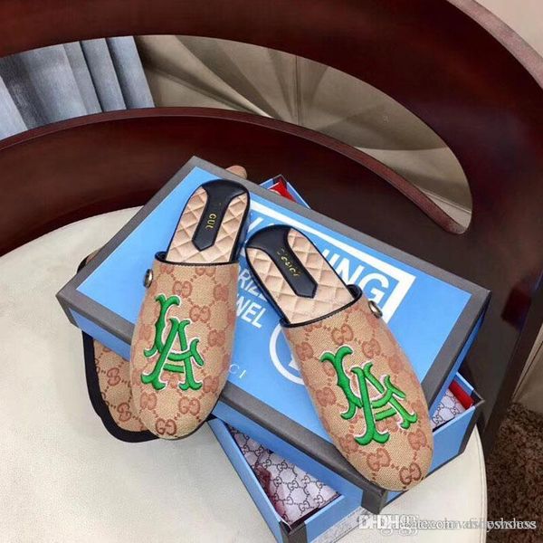 

роскошные женских сандалии европейской кожи половина тапочки суперзвезда желе сандалия классической вышивка плоского пляж обувь с коробкой, Black