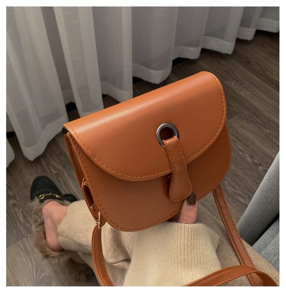 

2020 new retro women's bag fashion messenger bag casual semicircle saddle