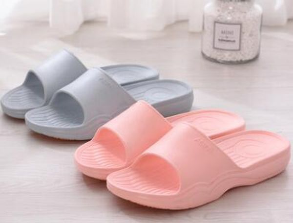 

2019 305 12 indoor black red lightweight men shoes solid color men big size classic slipper