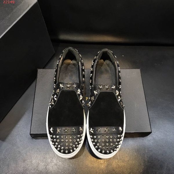 

Men leather neaker rivet punk tyleÂ runner pp ca ual hoe decorated with iconic metal kull for time with box ize 38 45