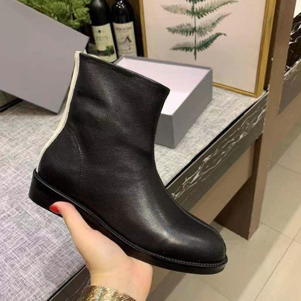 

2019 luxury new silver zipper short ankle boots black and white fashion versatile high heel short boots size 35-39 original packaging