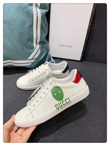 

2020 new ap couple casual white shoes men casual sports ladies casual sports shoes