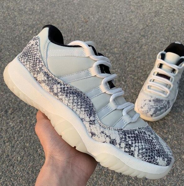 

11 shoes low snakeskin basketball shoes 11 grey white 2019 new designer real carbon fiber mens outdoor athletic trainers sneakers