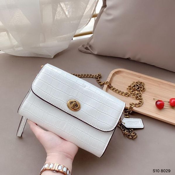 

2020 fashion casual ladies simple style fashion bright surface patent leather one-shoulder bag versatile