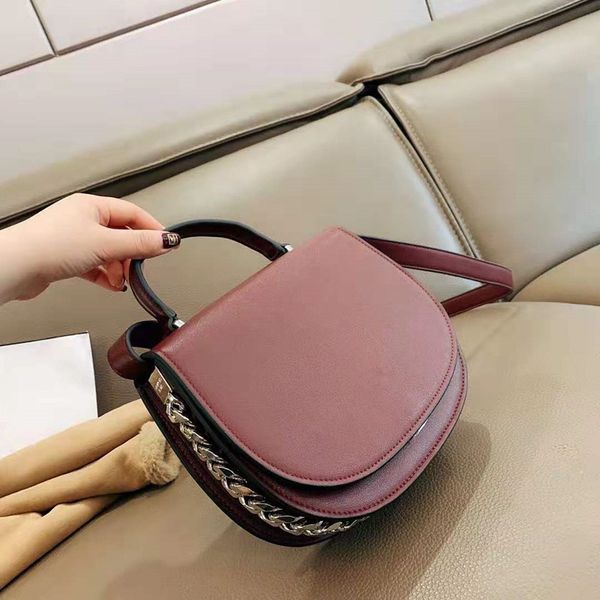 

fashion joker semicircle on the saddle bag one shoulder his portable leather flip lock chain small lady handbag female package