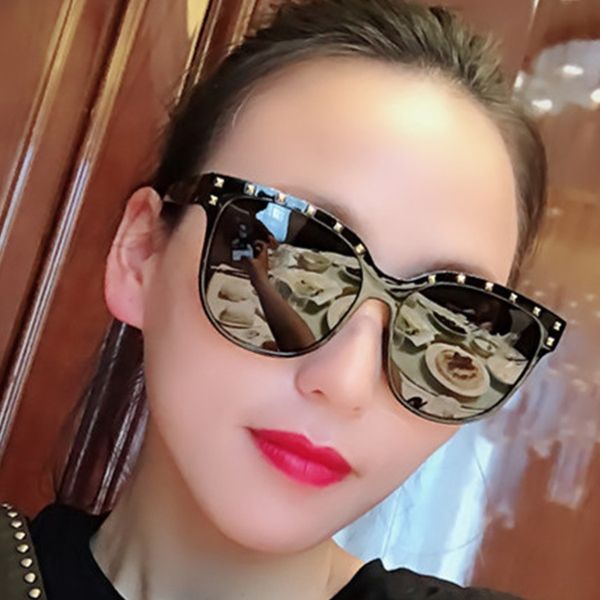 

fashion rivet sun and wo all-match colorful fashion rivet sun men's and women's all-match sunglasses colorful sunglasses, White;black