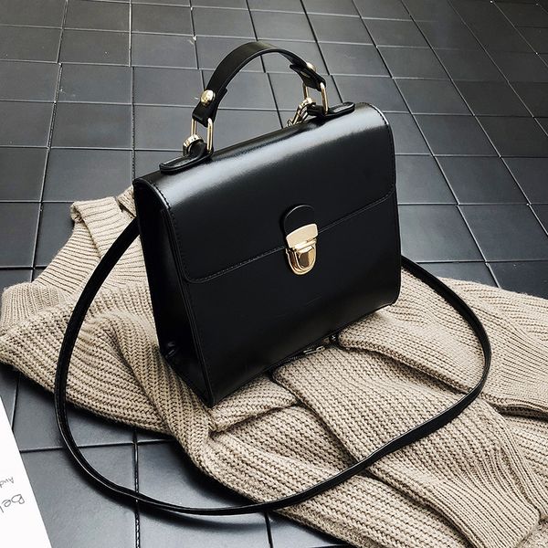 

2020 new simple joker portable small square bag lock buckle leisure single shoulder diagonal small bag hand-bag