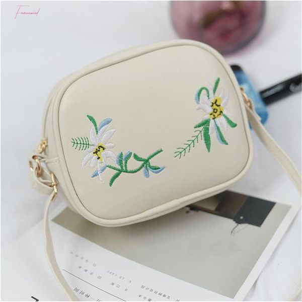 

the same paragraph female bag 2020 new flower embroidery diagonal small square bag european and american fashion shoulder bag