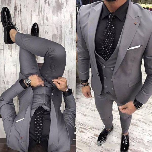 Smoking da sposo di alta qualità con un bottone grigio scuro da sposo con risvolto a picco Groomsmen da uomo Abiti da ballo formale (giacca + pantaloni + gilet + cravatta) W140