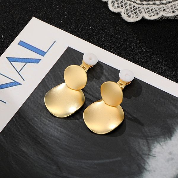 

fashion statement new round matte gold clip earrings for women no pierced leaves ear clips elegant jewelry bijoux brincos party, Silver