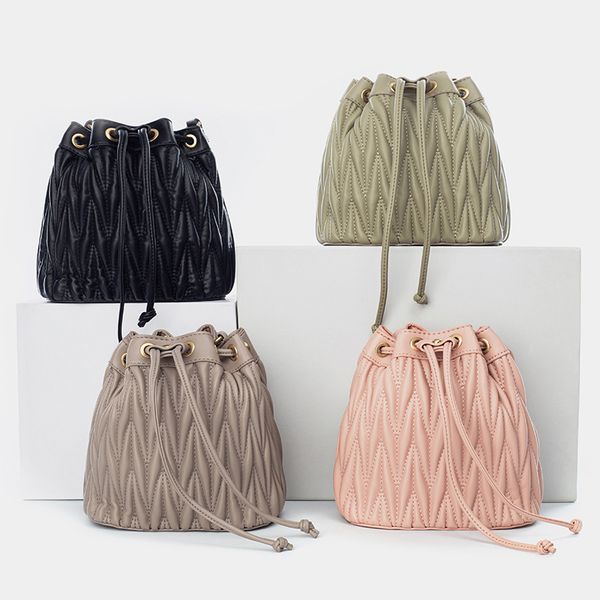 

bucket bag 2020 new ladies single shoulder diagonal bag fold rope black