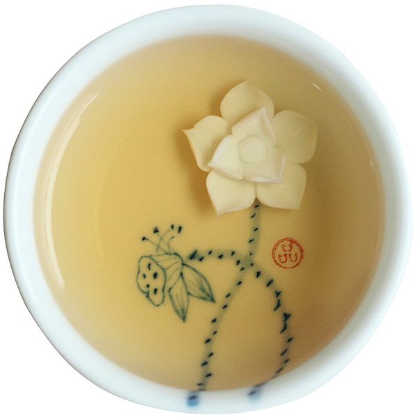 Copo de chá de lótus em relevo Jingdezhen azul e branco de xícara de chá de chá pequeno pintado à mão Pu'er caneca 50ml
