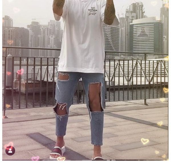 

Men's Designer Jeans with Big Holes Straight Leg Trousers, Loose-fitting Mid-waisted Pants and Funky Leg Trousers Fashion Short Pant