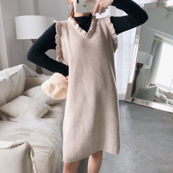 

new v-neck sleeveless knitted vest in autumn and winter 2019 with women's mid length ruffle edge waistcoat and vest skirt, Black;white