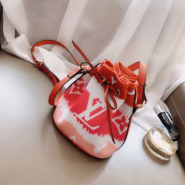 

designer totes brand tote ladies 5a fashion designer shopping bag mini drawstring bucket tote bag luxury tote bag wallet, Black