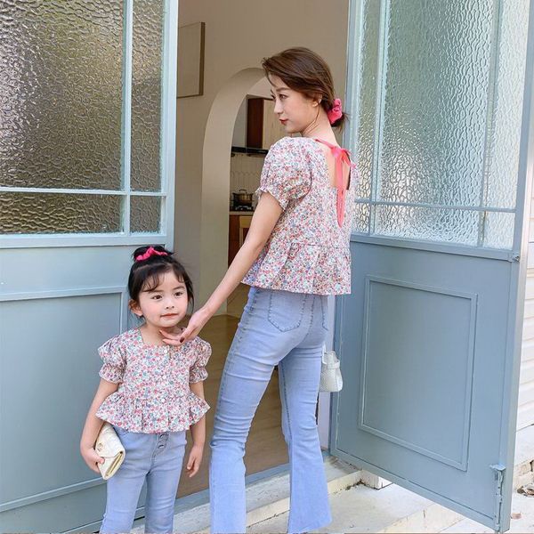 

мать дочь эпикировка цветочные рубашки top + flare джинсы denim брюки родитель-ребенок одежда семейный outfit e22069, Blue
