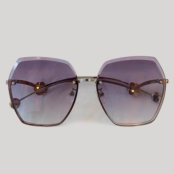 

fashion lady sun glasses 2019 women sunglasses vintage alloy frame classic brand designer 5852, White;black