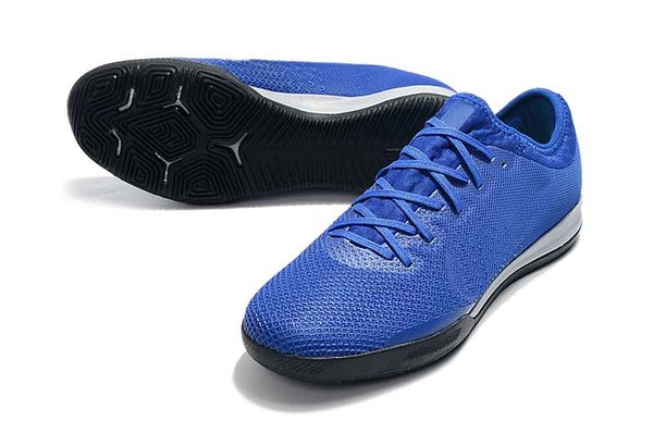 

2019 men knitted soccer shoes ic / tf soccer shoes blue low help football shoes