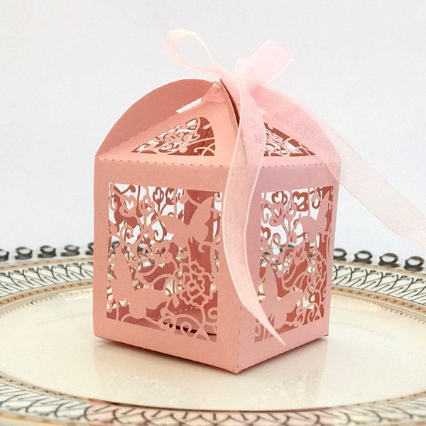 

50шт laser cut hollow бабочка вагоностроительного фавор подарки коробка конфет с лентой день рождения baby shower свадьба фавор поставка