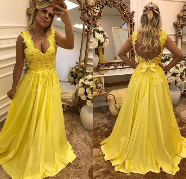 2019 Nova Barato A Linha de Vestidos de Baile Amarelo Sem Mangas Com Decote Em V de Cetim Rendas Apliques Arco Aberto Para Trás Sweep Train Plus Size Vestidos de Festa de Noite