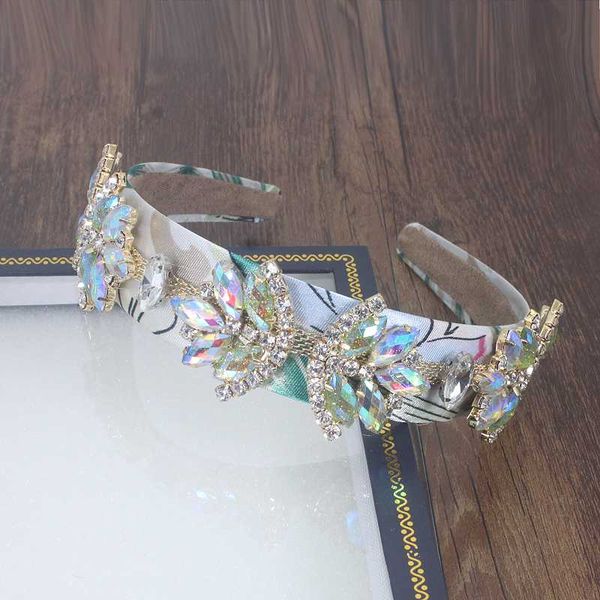 

baroque fishion travel headband full crystal flower white geometry with luxury dance party catwalk headband for woman, Golden;white