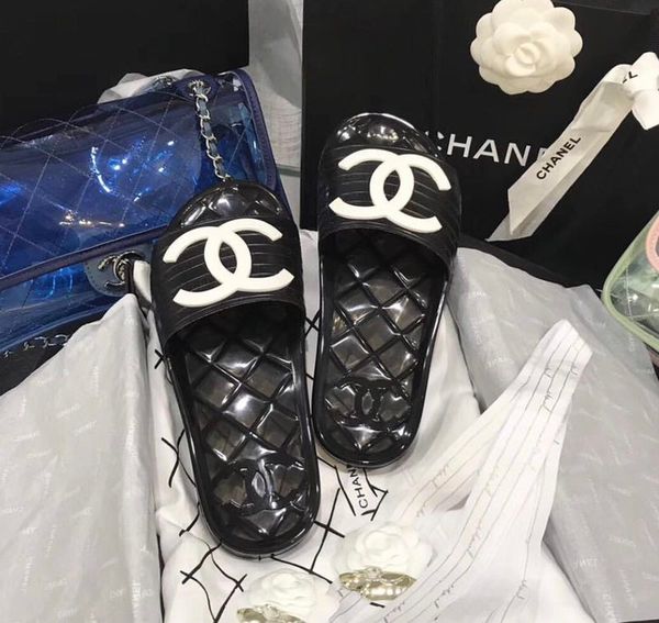 

19SS Fashion Luxury Designer Womens PVC Sandals Slides High quality Summer Indoor Designer Transparent Crystal Female Slipper Shoes 35-40