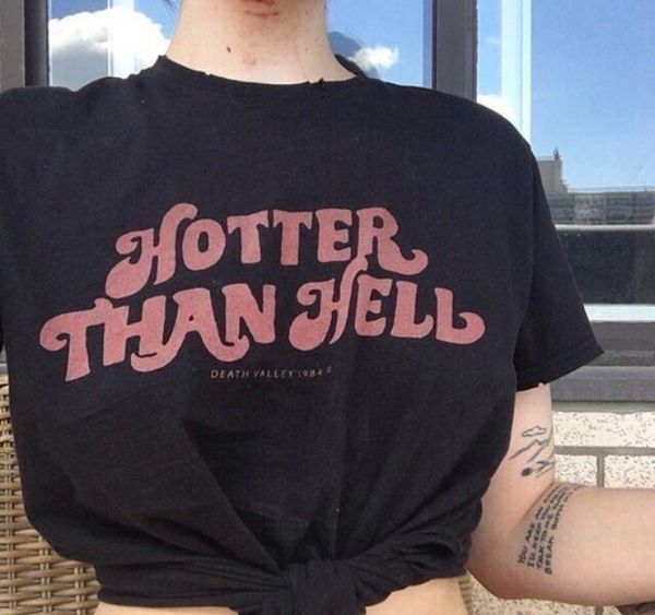 Sunfiz YF Hotter Than Hell Donne Sexy Grunge Cool Graphic Tee Summer Street Style Casual T-shirt nera oversize T200110