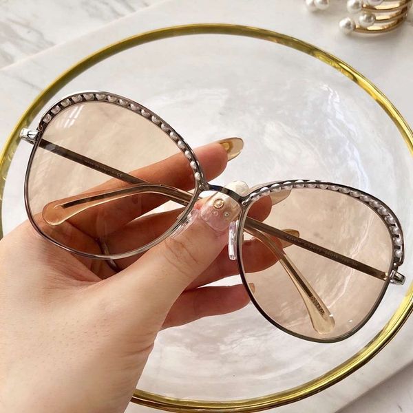 

4246h кѬђгле олнезаине оки золоой кадѬ пѬозѬанми линзами олнезаине, White;black