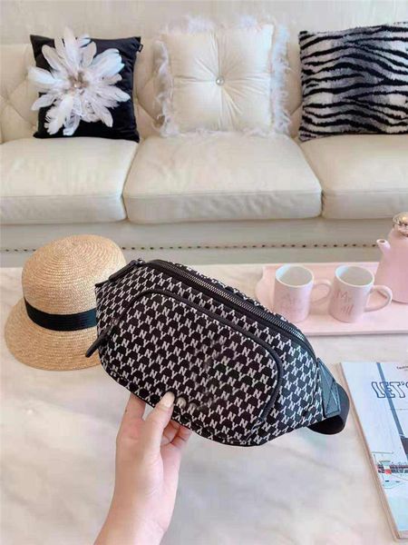 

Women designer waist bag belt travel bags M luxury shoulder bag bumbag good quality material 2019 New fashion
