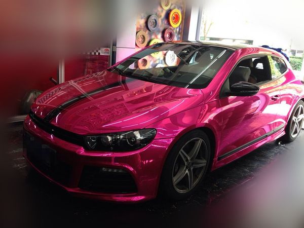 Foglio avvolgente per auto con pellicola in vinile rosso rosato cromato estensibile con adesivo per avvolgere l'auto per veicoli con bolle d'aria libere 1,52x20 metri