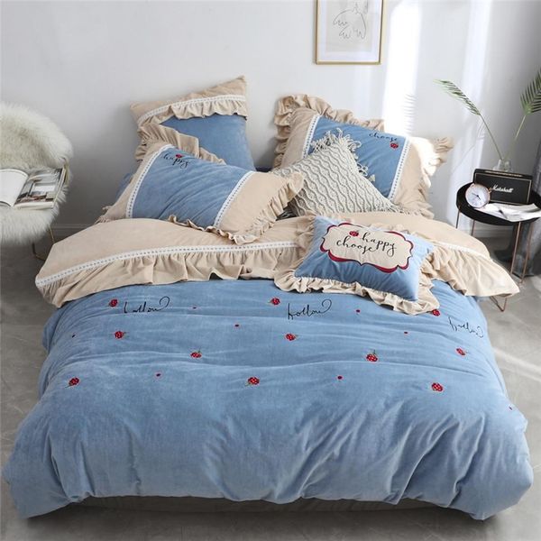 Luxury Velvet Flannel Lovely Berries Bedding Set Warm Fleece