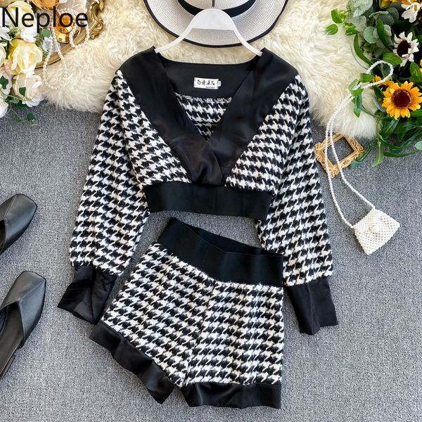 

neploe мода элегантных женщин plaid outfitslong рукавом глубокий v-образный вырез crop tops + шорты два piece set 2019 осень корейский костю, White