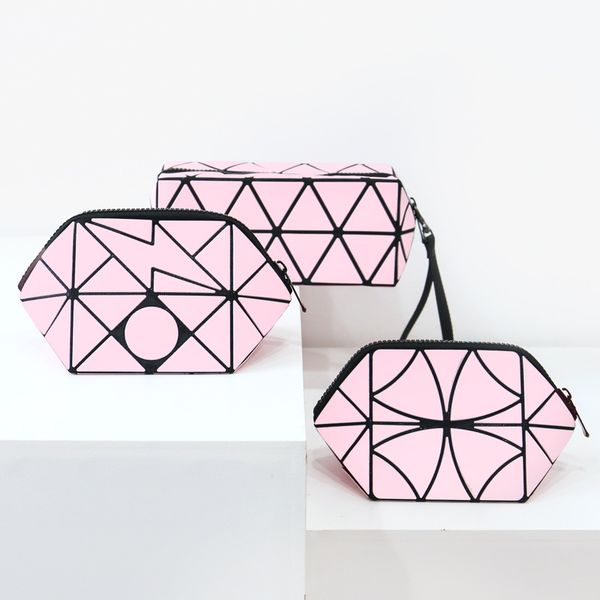 

2020 new diamond-shaped comestic bags women fashion luminous geometric purse ladies make up bag wristlets for girls