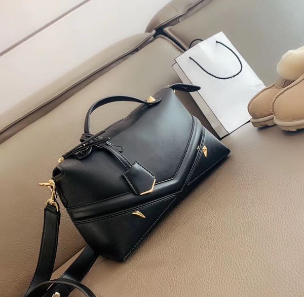 

2020 дизайнерские сумки женщин моды сумки плеча текстурированная кожа solid color rivet * / cfy2002265 * 5