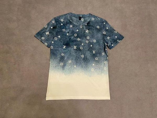 

2020SS Высокое качество Весна Лето Европа Франция Новый градиент цвета Письмо печати Мода дышащий Wild Casual Лучшие Мужчины горячей продажи T-Shirt