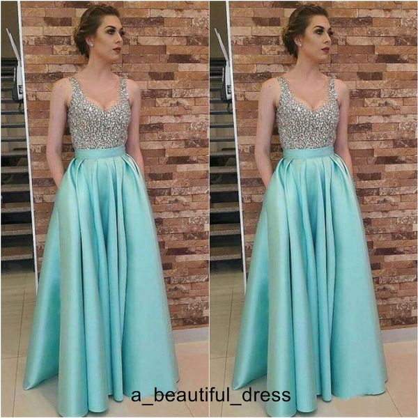 Incrível Mint cetim verde Prom Vestidos Aline Com o Pocket Top Rhinestone frisada elegante Formal Evening Vestidos V Neck vestes de soirée ED1256