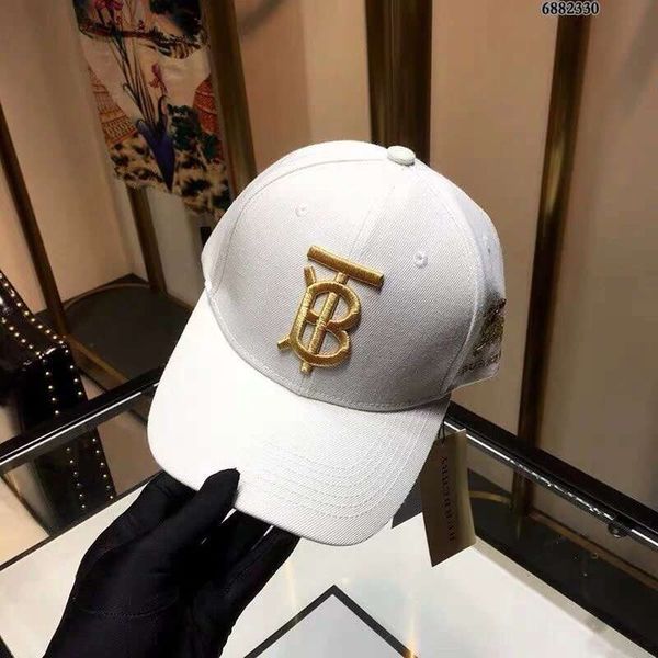 

Knight embroidery cap fa hion hat de igner cap men women ba eball cap luxury hat adju table white and black 2 color option high quality