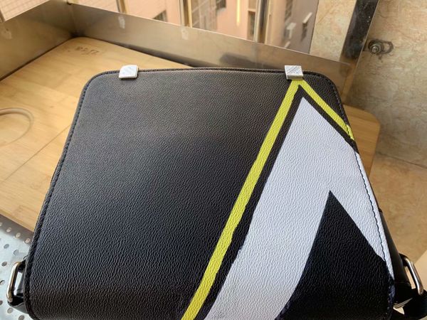 

good high-end quality designer bag new bookbag classic famous 2021 fashion new messenger men bags cross body arrival school brand shoul oeiv, Red;black